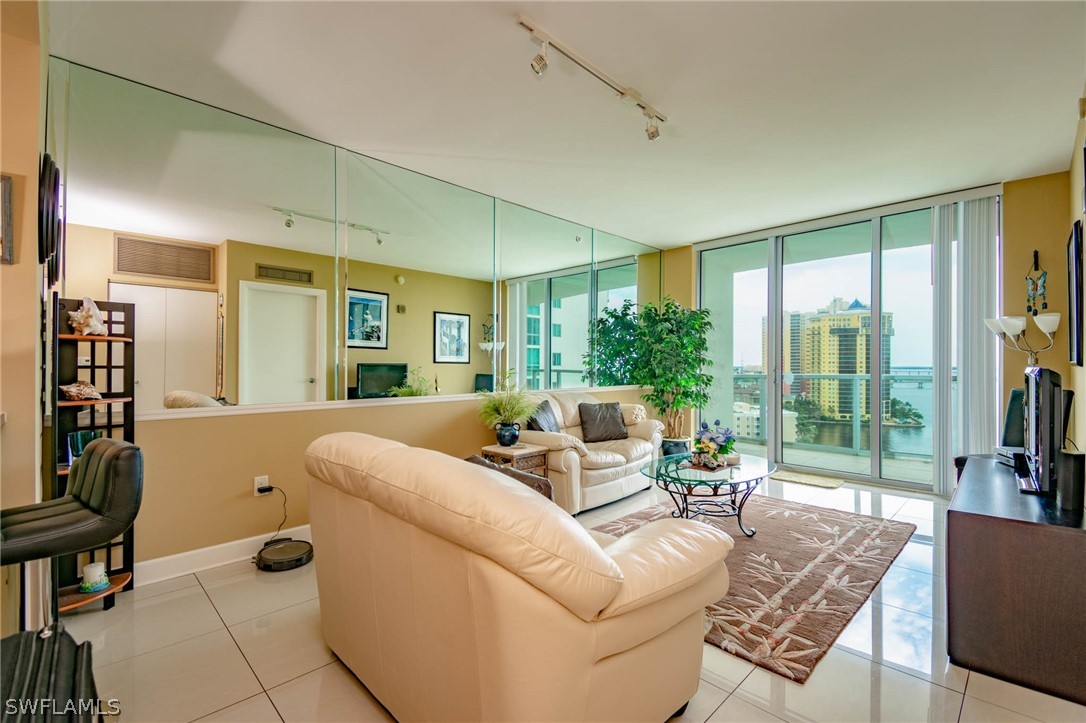 3000  Oasis Grand Boulevard, Apt 1406