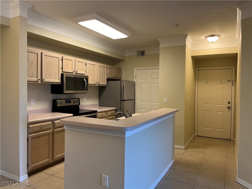 11490  Villa Grand, Apt 215