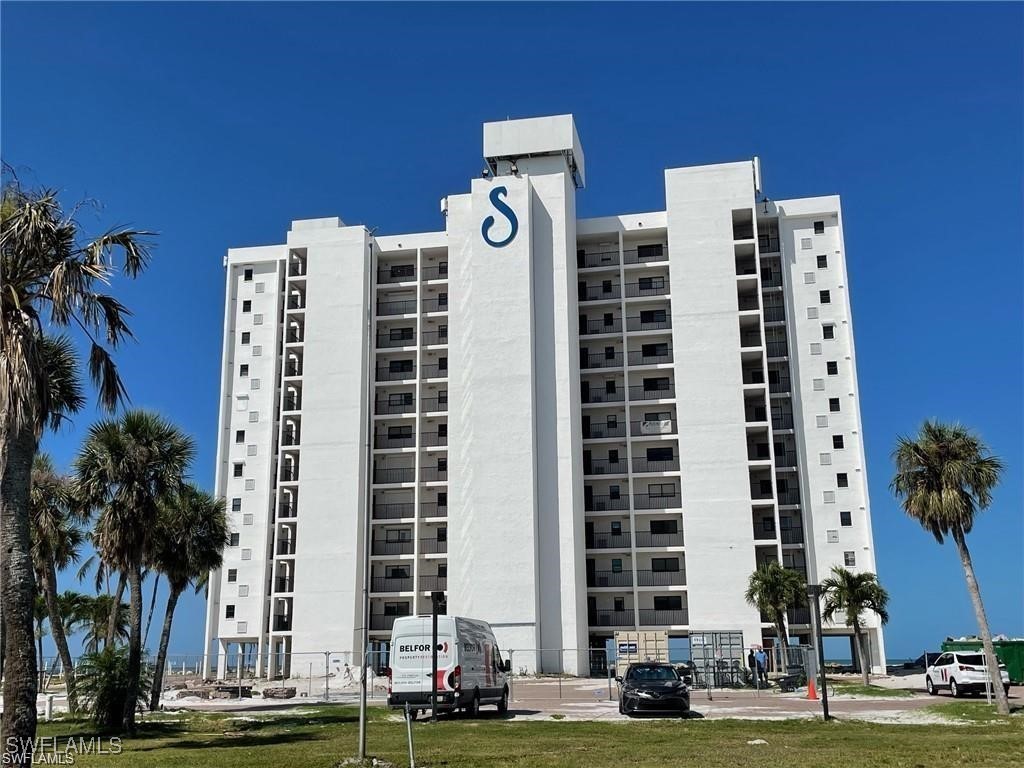 6400  Estero Boulevard, Apt 205