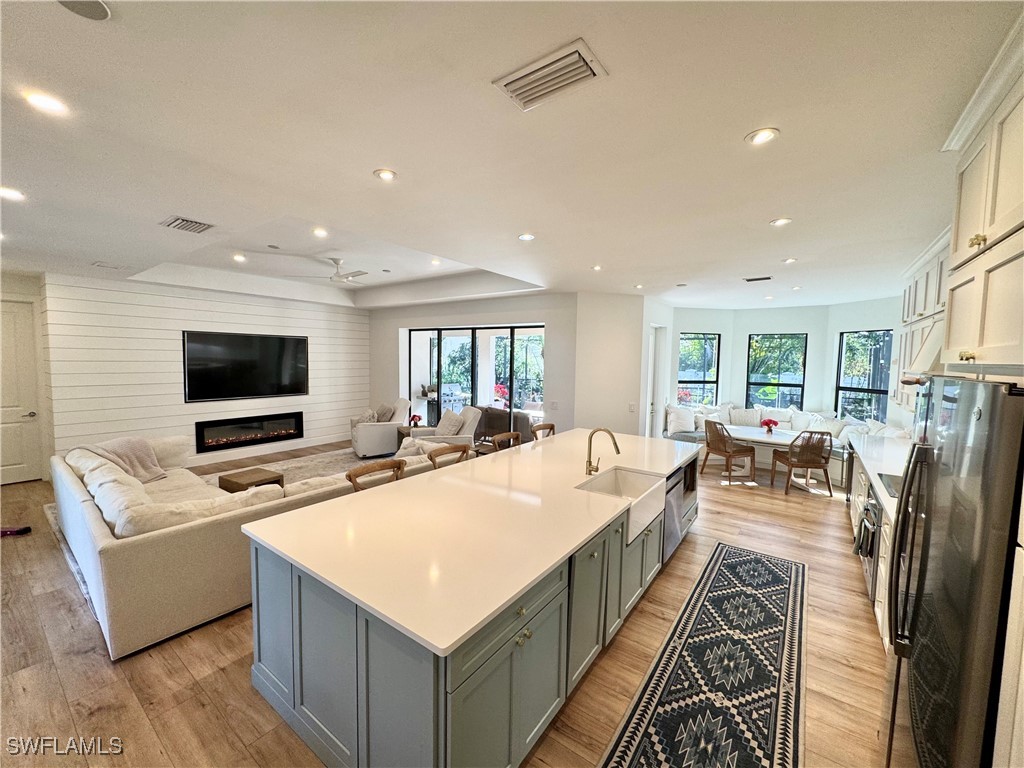 28360  Del Lago Way