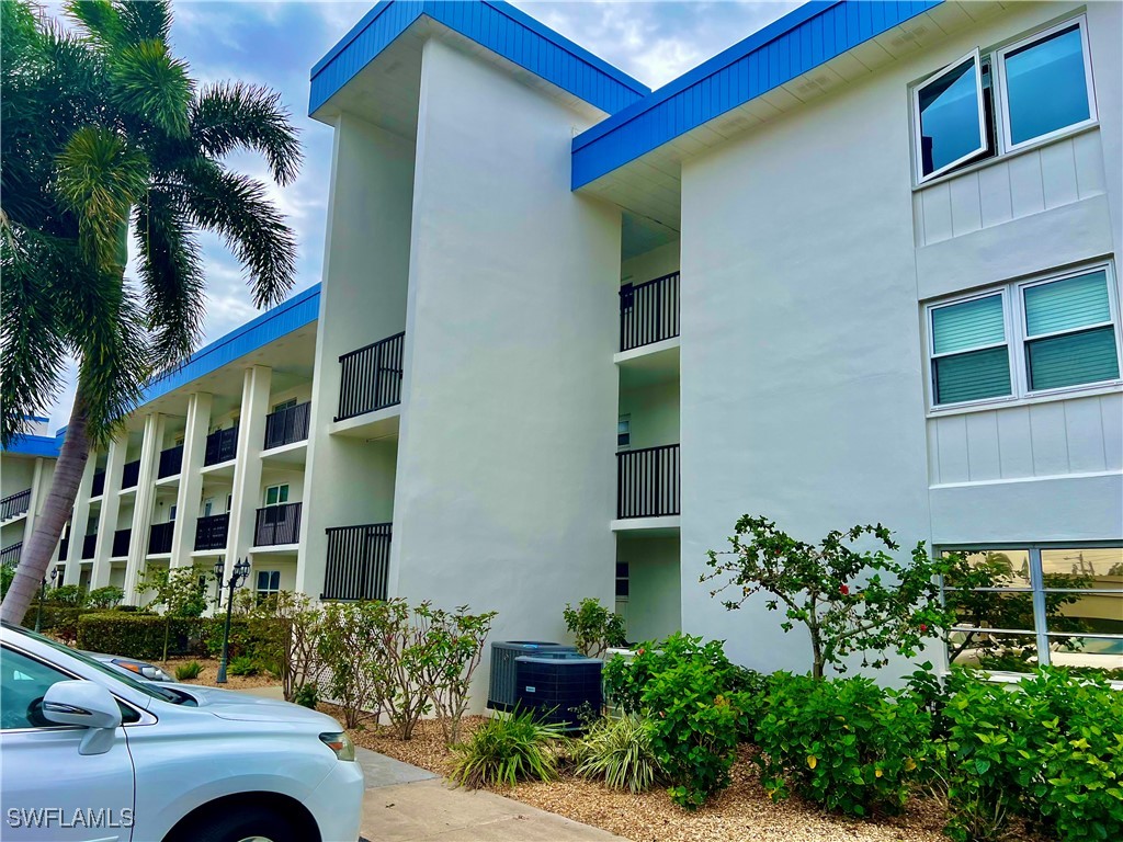 1828  Pine Valley Drive, Apt 102