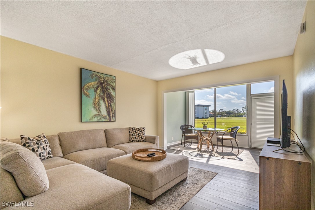 1724  Pine Valley Drive, Apt 106