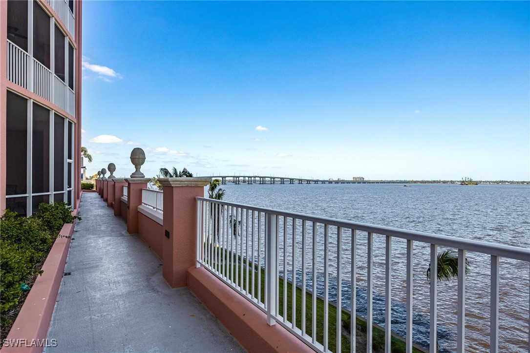 2745  1st Street, Apt 306