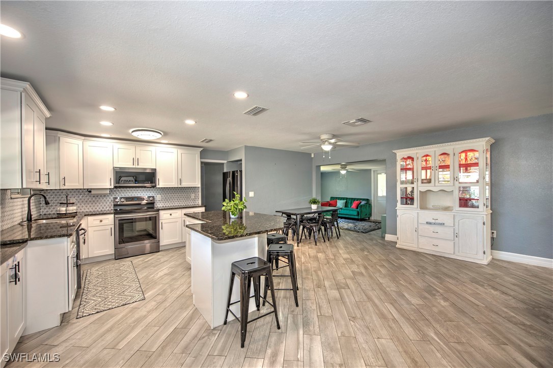 4855  Hampton Court