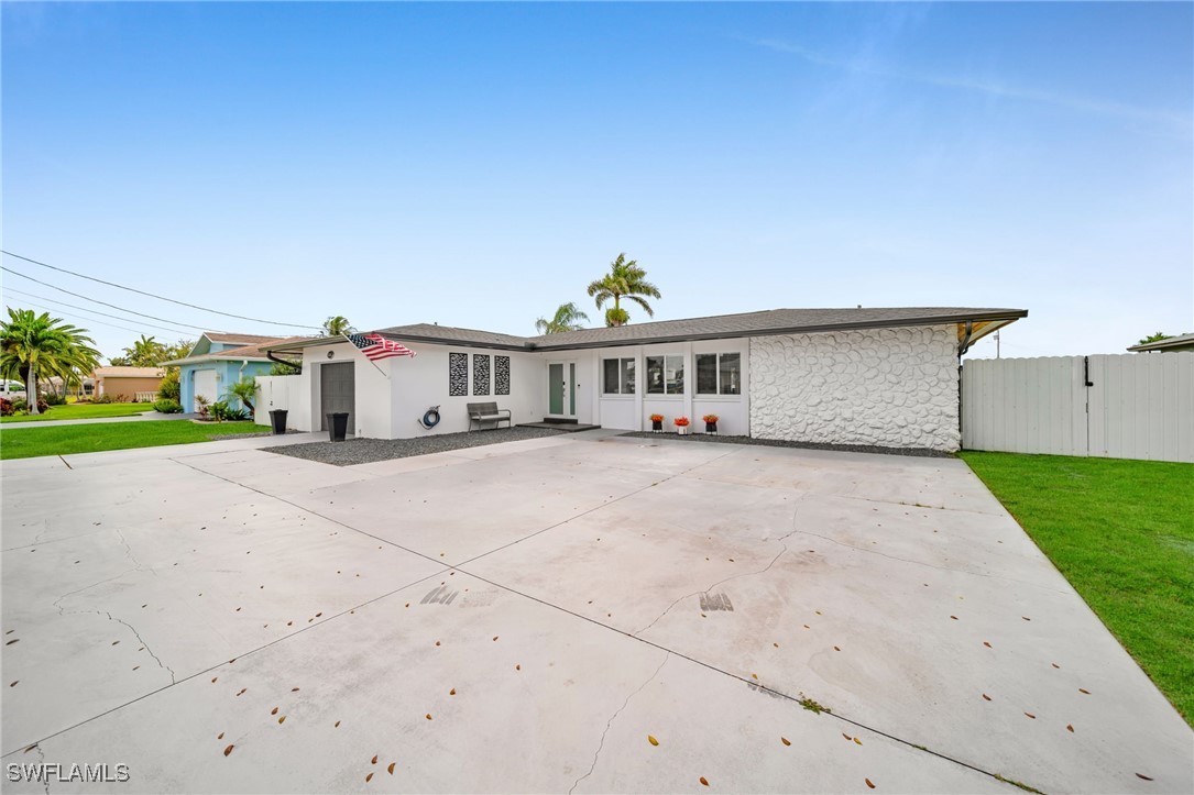 3816 SE 15th Place