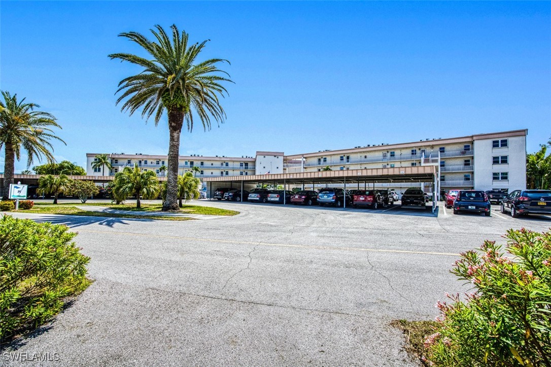 1580  Pine Valley Drive, Apt 306