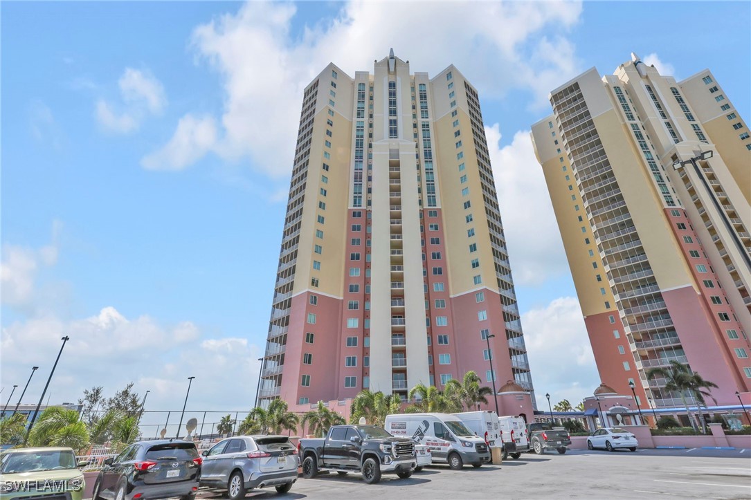 2743  1st Street, Apt 1206