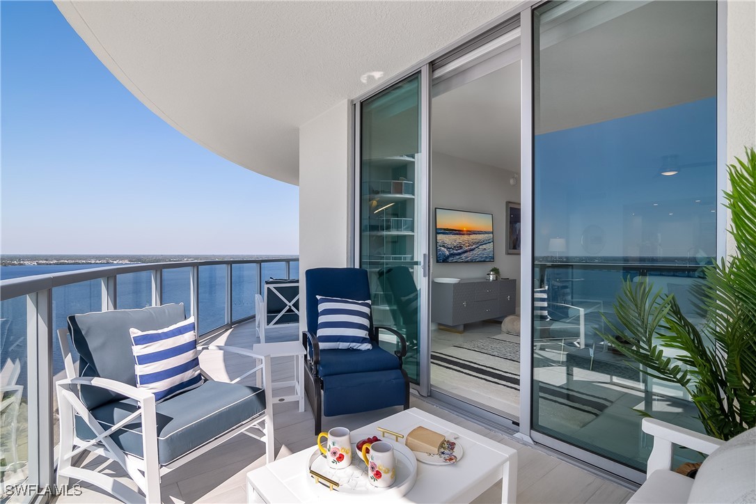 3000  Oasis Grand Boulevard, Apt 2107