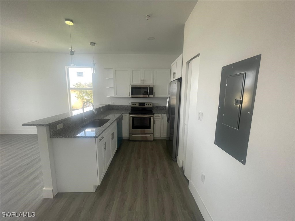 275 SW 4th Street, Apt 100